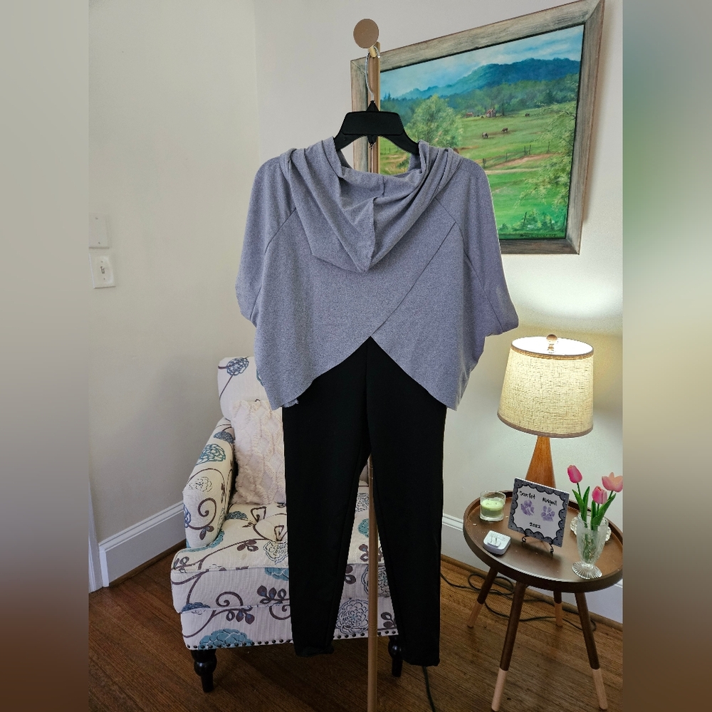 SHEIN Black Leggingss With Gray Cropped Hooded Top Sz 6 - Picture 3 of 7
